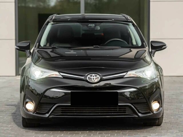 Черный Тойота Авенсис, объемом двигателя 0 л и пробегом 110 тыс. км за 12500 $, фото 1 на Automoto.ua