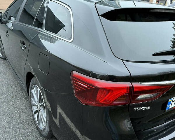 Черный Тойота Авенсис, объемом двигателя 2 л и пробегом 212 тыс. км за 13750 $, фото 5 на Automoto.ua