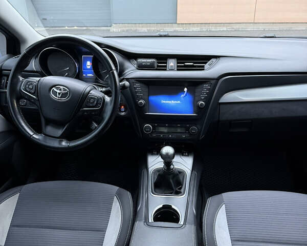 Черный Тойота Авенсис, объемом двигателя 2 л и пробегом 212 тыс. км за 13750 $, фото 11 на Automoto.ua