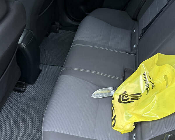 Черный Тойота Авенсис, объемом двигателя 2 л и пробегом 212 тыс. км за 13750 $, фото 17 на Automoto.ua