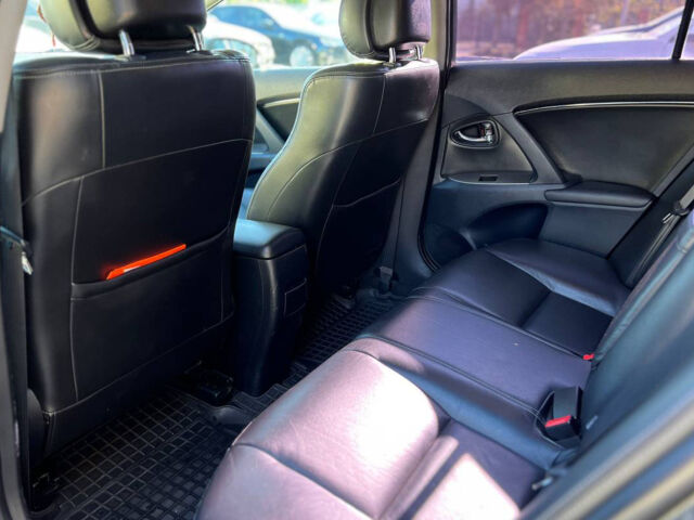 Черный Тойота Авенсис, объемом двигателя 2 л и пробегом 223 тыс. км за 9700 $, фото 13 на Automoto.ua