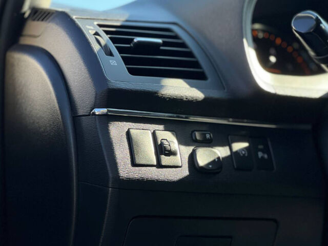 Черный Тойота Авенсис, объемом двигателя 2 л и пробегом 223 тыс. км за 9700 $, фото 6 на Automoto.ua