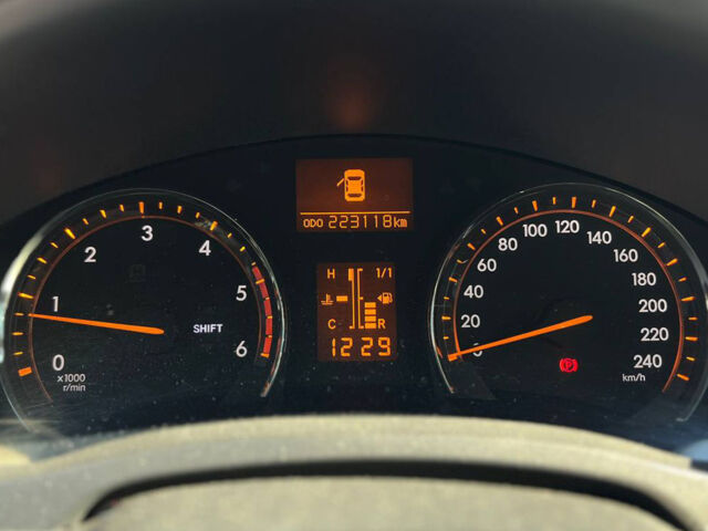 Черный Тойота Авенсис, объемом двигателя 2 л и пробегом 223 тыс. км за 9700 $, фото 8 на Automoto.ua