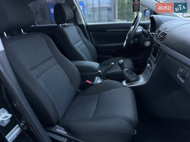 Чорний Тойота Авенсіс, об'ємом двигуна 2 л та пробігом 264 тис. км за 7500 $, фото 54 на Automoto.ua