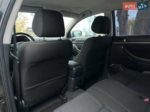 Чорний Тойота Авенсіс, об'ємом двигуна 2 л та пробігом 264 тис. км за 7500 $, фото 41 на Automoto.ua