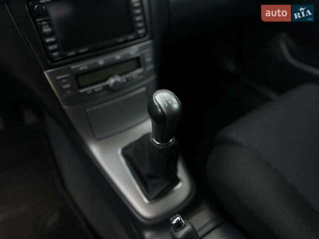 Чорний Тойота Авенсіс, об'ємом двигуна 2 л та пробігом 264 тис. км за 7500 $, фото 32 на Automoto.ua