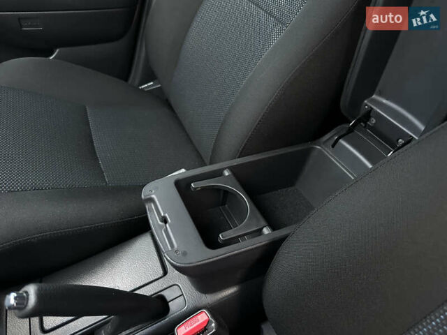 Чорний Тойота Авенсіс, об'ємом двигуна 2 л та пробігом 264 тис. км за 7500 $, фото 39 на Automoto.ua