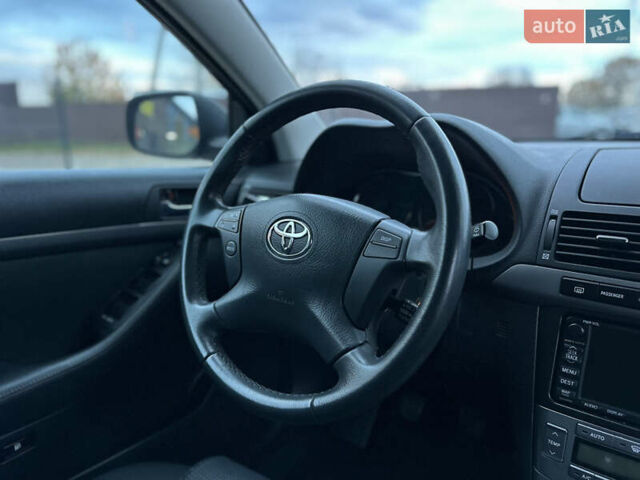 Чорний Тойота Авенсіс, об'ємом двигуна 2 л та пробігом 264 тис. км за 7500 $, фото 57 на Automoto.ua