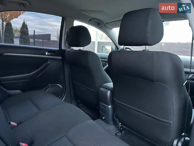 Чорний Тойота Авенсіс, об'ємом двигуна 2 л та пробігом 264 тис. км за 7500 $, фото 49 на Automoto.ua