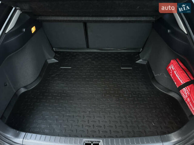 Чорний Тойота Авенсіс, об'ємом двигуна 2 л та пробігом 264 тис. км за 7500 $, фото 45 на Automoto.ua