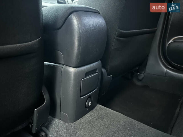 Чорний Тойота Авенсіс, об'ємом двигуна 2 л та пробігом 264 тис. км за 7500 $, фото 43 на Automoto.ua