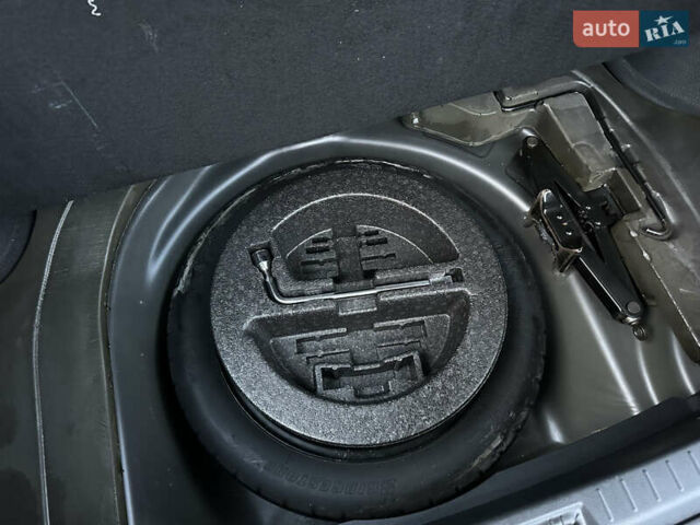 Чорний Тойота Авенсіс, об'ємом двигуна 2 л та пробігом 264 тис. км за 7500 $, фото 47 на Automoto.ua