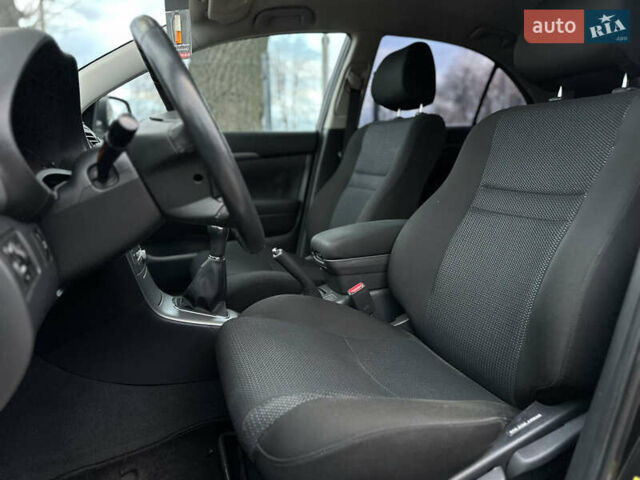 Чорний Тойота Авенсіс, об'ємом двигуна 2 л та пробігом 264 тис. км за 7500 $, фото 27 на Automoto.ua