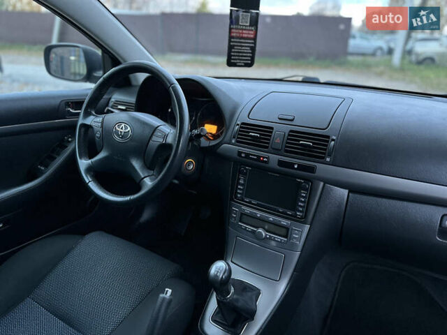 Чорний Тойота Авенсіс, об'ємом двигуна 2 л та пробігом 264 тис. км за 7500 $, фото 56 на Automoto.ua