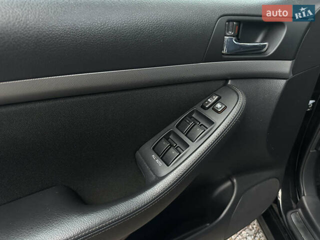 Чорний Тойота Авенсіс, об'ємом двигуна 2 л та пробігом 264 тис. км за 7500 $, фото 23 на Automoto.ua