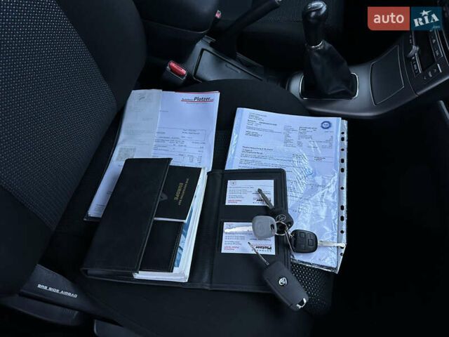 Чорний Тойота Авенсіс, об'ємом двигуна 2 л та пробігом 264 тис. км за 7500 $, фото 58 на Automoto.ua