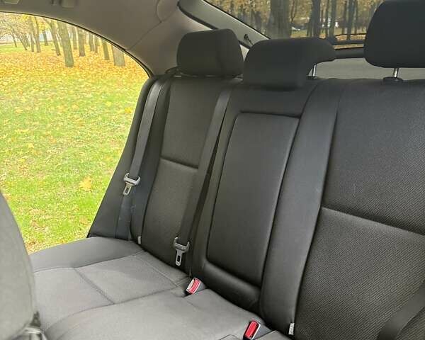 Черный Тойота Авенсис, объемом двигателя 2 л и пробегом 235 тыс. км за 6000 $, фото 2 на Automoto.ua