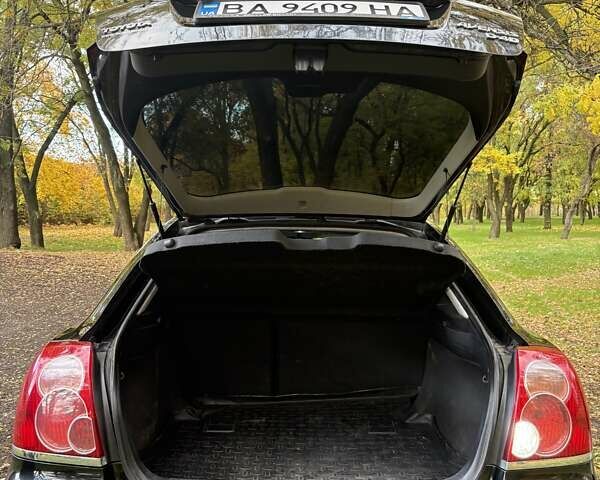 Черный Тойота Авенсис, объемом двигателя 2 л и пробегом 235 тыс. км за 6000 $, фото 1 на Automoto.ua