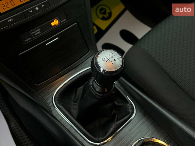 Фіолетовий Тойота Авенсіс, об'ємом двигуна 2.23 л та пробігом 320 тис. км за 8100 $, фото 14 на Automoto.ua