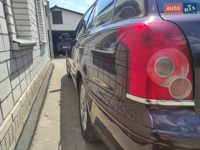 Фиолетовый Тойота Авенсис, объемом двигателя 2 л и пробегом 270 тыс. км за 6100 $, фото 2 на Automoto.ua