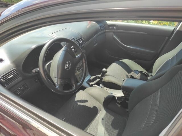 Фиолетовый Тойота Авенсис, объемом двигателя 2 л и пробегом 270 тыс. км за 6100 $, фото 5 на Automoto.ua