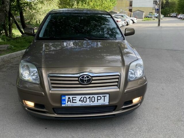 Коричневий Тойота Авенсіс, об'ємом двигуна 2 л та пробігом 200 тис. км за 5799 $, фото 1 на Automoto.ua