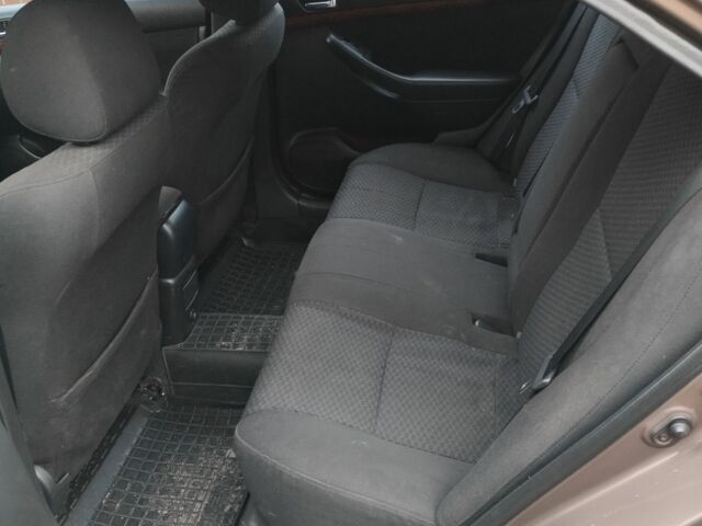 Коричневый Тойота Авенсис, объемом двигателя 2 л и пробегом 236 тыс. км за 5200 $, фото 4 на Automoto.ua