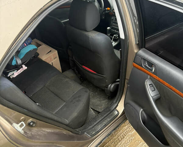 Коричневый Тойота Авенсис, объемом двигателя 1.79 л и пробегом 400 тыс. км за 5000 $, фото 1 на Automoto.ua