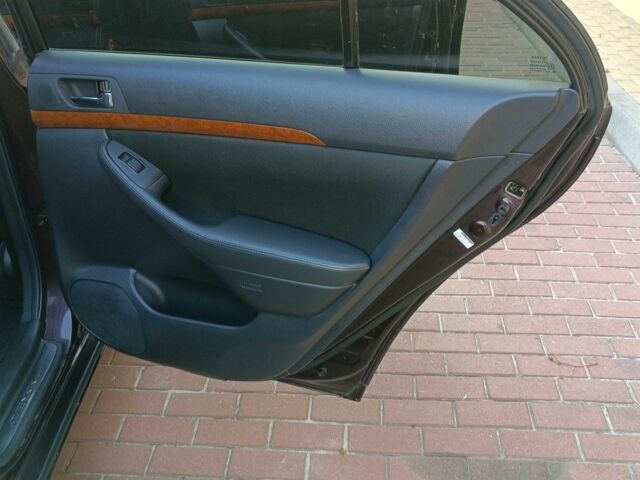 Коричневий Тойота Авенсіс, об'ємом двигуна 1.8 л та пробігом 214 тис. км за 8000 $, фото 6 на Automoto.ua