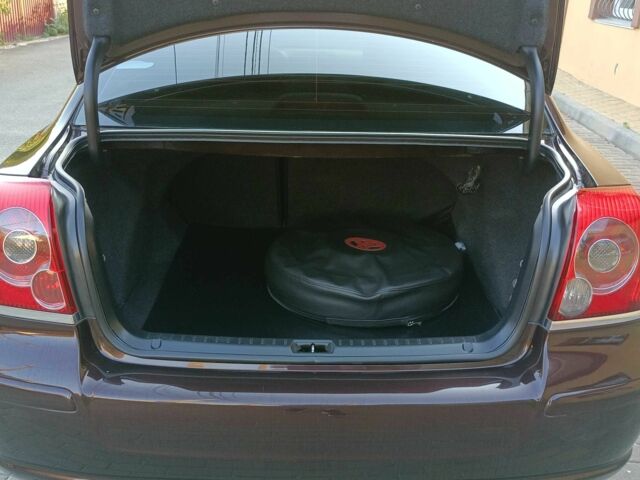 Коричневий Тойота Авенсіс, об'ємом двигуна 1.8 л та пробігом 214 тис. км за 8000 $, фото 8 на Automoto.ua