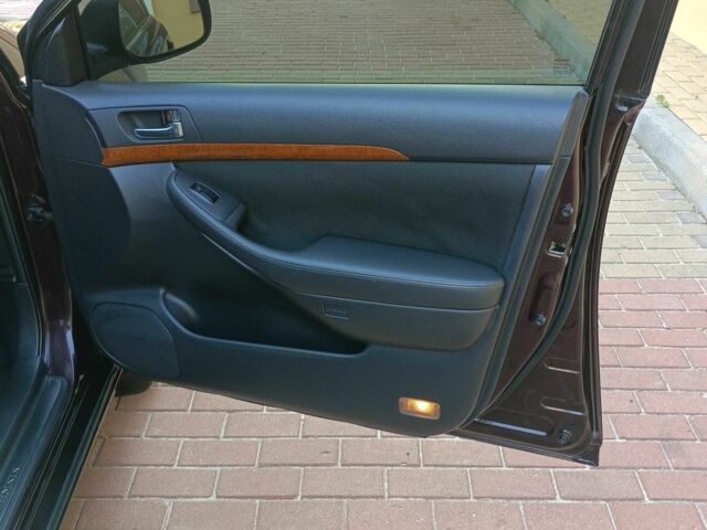 Коричневий Тойота Авенсіс, об'ємом двигуна 1.8 л та пробігом 214 тис. км за 8000 $, фото 7 на Automoto.ua