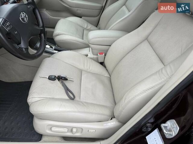 Коричневый Тойота Авенсис, объемом двигателя 2 л и пробегом 139 тыс. км за 8600 $, фото 22 на Automoto.ua