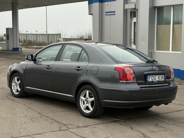 Коричневый Тойота Авенсис, объемом двигателя 2 л и пробегом 200 тыс. км за 3300 $, фото 1 на Automoto.ua