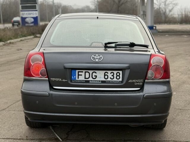 Коричневый Тойота Авенсис, объемом двигателя 2 л и пробегом 200 тыс. км за 3300 $, фото 2 на Automoto.ua