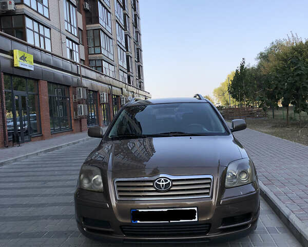 Коричневый Тойота Авенсис, объемом двигателя 2 л и пробегом 320 тыс. км за 5500 $, фото 1 на Automoto.ua