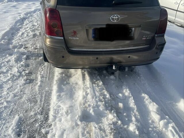 Коричневый Тойота Авенсис, объемом двигателя 2 л и пробегом 300 тыс. км за 1850 $, фото 2 на Automoto.ua