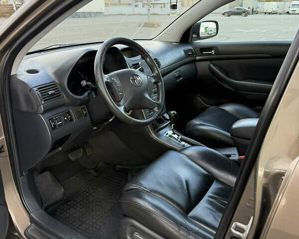 Коричневый Тойота Авенсис, объемом двигателя 2 л и пробегом 370 тыс. км за 6800 $, фото 6 на Automoto.ua