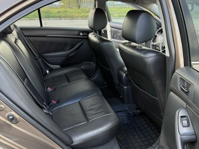Коричневий Тойота Авенсіс, об'ємом двигуна 2 л та пробігом 370 тис. км за 6500 $, фото 10 на Automoto.ua