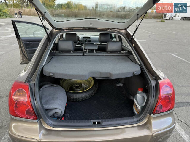 Коричневый Тойота Авенсис, объемом двигателя 2 л и пробегом 370 тыс. км за 6800 $, фото 10 на Automoto.ua