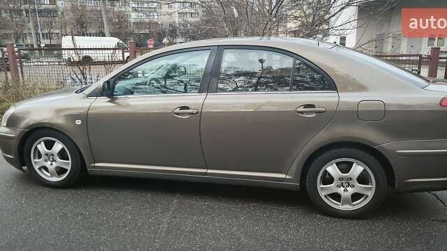 Коричневый Тойота Авенсис, объемом двигателя 2 л и пробегом 370 тыс. км за 4500 $, фото 1 на Automoto.ua