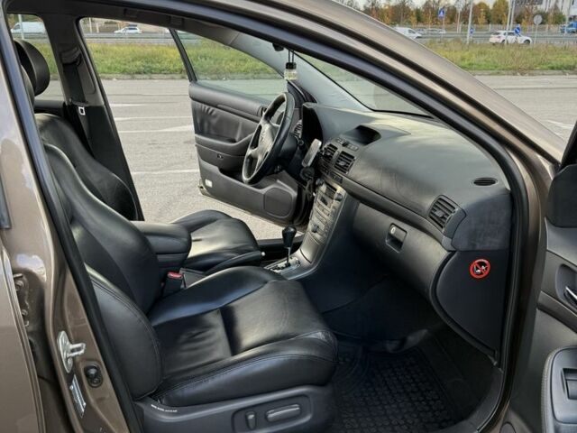 Коричневий Тойота Авенсіс, об'ємом двигуна 2 л та пробігом 370 тис. км за 6500 $, фото 9 на Automoto.ua