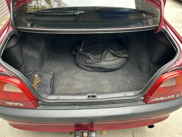 Красный Тойота Авенсис, объемом двигателя 1.8 л и пробегом 306 тыс. км за 3500 $, фото 11 на Automoto.ua