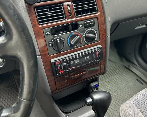 Красный Тойота Авенсис, объемом двигателя 1.76 л и пробегом 306 тыс. км за 3500 $, фото 4 на Automoto.ua