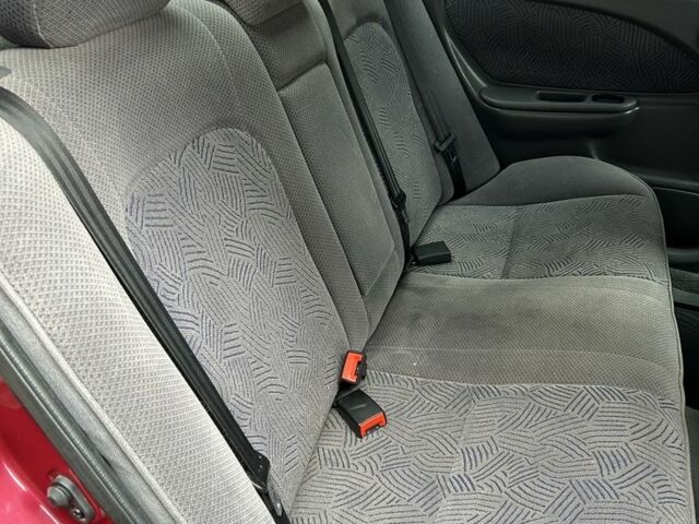 Красный Тойота Авенсис, объемом двигателя 1.8 л и пробегом 306 тыс. км за 3500 $, фото 10 на Automoto.ua