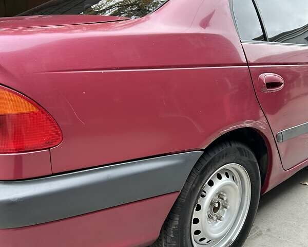 Красный Тойота Авенсис, объемом двигателя 1.76 л и пробегом 306 тыс. км за 3500 $, фото 8 на Automoto.ua