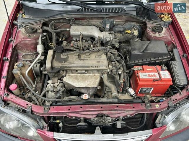 Красный Тойота Авенсис, объемом двигателя 1.76 л и пробегом 306 тыс. км за 3500 $, фото 2 на Automoto.ua