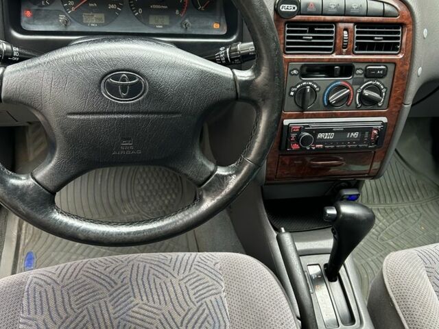 Красный Тойота Авенсис, объемом двигателя 1.8 л и пробегом 306 тыс. км за 3500 $, фото 4 на Automoto.ua