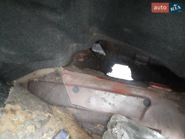Красный Тойота Авенсис, объемом двигателя 1.8 л и пробегом 402 тыс. км за 3600 $, фото 14 на Automoto.ua