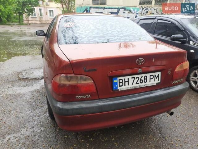 Красный Тойота Авенсис, объемом двигателя 1.8 л и пробегом 402 тыс. км за 3600 $, фото 4 на Automoto.ua
