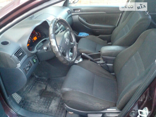 Красный Тойота Авенсис, объемом двигателя 1.8 л и пробегом 275 тыс. км за 7200 $, фото 17 на Automoto.ua